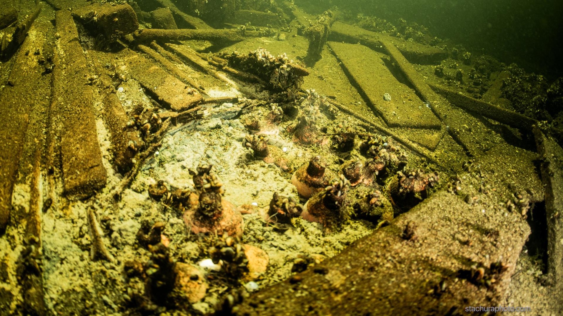 Archäologischer Fund: Historische Selters-Flaschen in der Ostsee ...