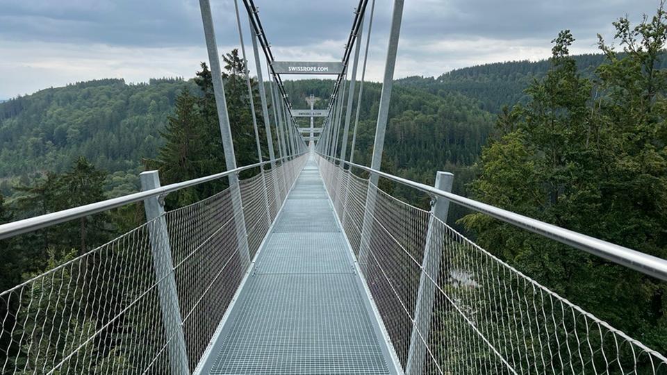 Hängebrücke "Skywalk" in Willingen ist fertig | hessenschau.de | Panorama