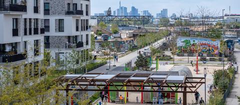 Neubaugebiet mit Spielplatz am Hafen in Offenbach