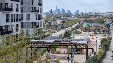 Neubaugebiet mit Spielplatz am Hafen in Offenbach