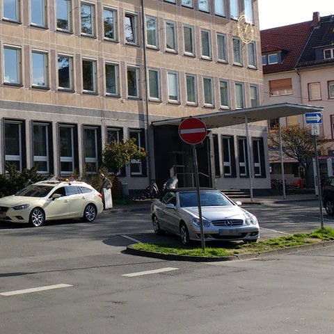 Das Gebäude des Stadthaus in Darmstadt von außen. 
