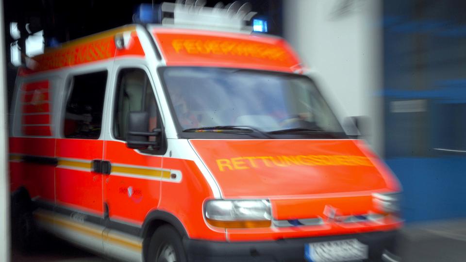 Feuerwehr entdeckt Toten in brennendem Haus in Kassel
