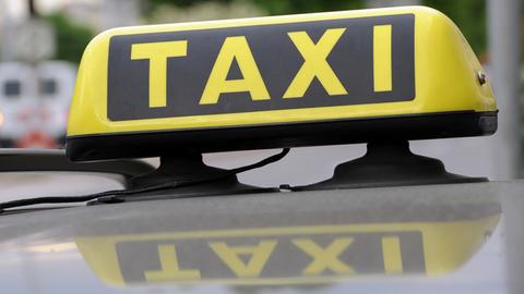 Taxi mit Dachkennzeichnung