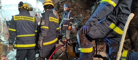 THW-Kräfte beim Rettungseinsatz im türkischen Kirikhan