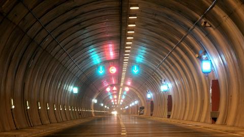 Ansicht eines Tunnels für den Straßenverkehr