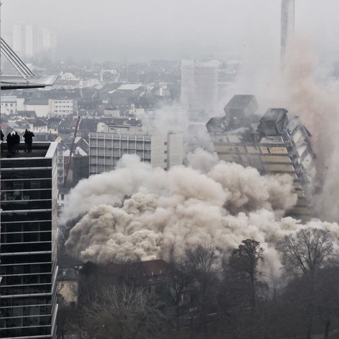 Die Sprengung des Frankfurter AfE-Turm im Jahr 2014