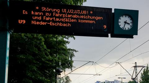 Hinweistafel auf U-Bahn-Störung