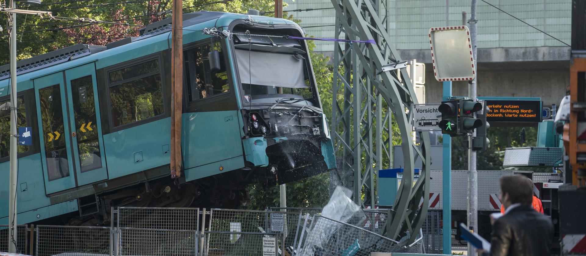 https://www.hessenschau.de/panorama/ubahn-frankfurt-106~_t-1590562008535_v-16to7__retina.jpg