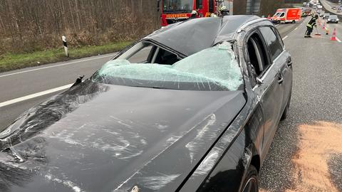 Unfallauto auf A5 bei Friedberg