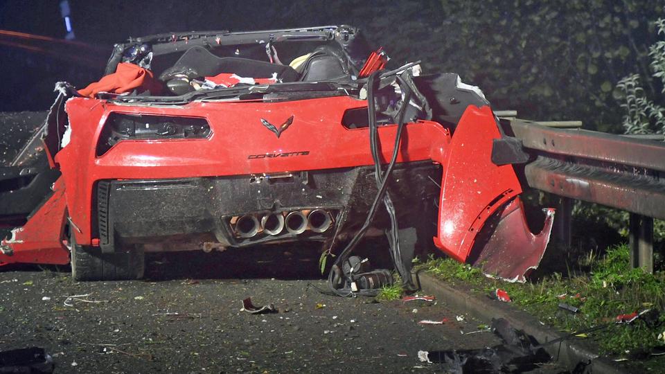Corvette kracht auf A67 bei Lorsch gegen Betonwand Fahrer tot