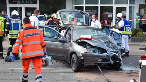 Rettungskräfte im Einsatz bei einem Unfall in Bensheim