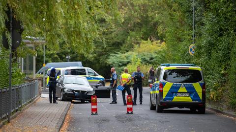 Einsatzkräfte an Unfallstelle im Fuldaer Gallasiniring 