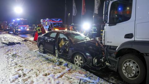 Einsatzkräfte an Unfallstelle in Fulda