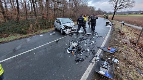 Die Polizei an der Unfallstelle auf der L3115.