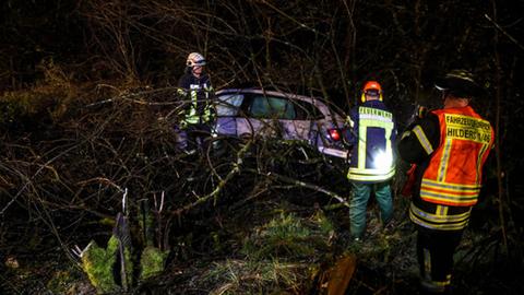 Auf der L3176 bei Hilders verunglückte der 34 Jahre alte Fahrer.