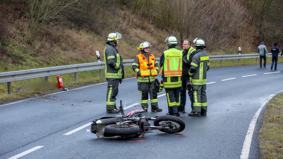 Tödlicher Unfall: 16-Jähriger Motorradfahrer stirbt - SWR Aktuell