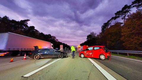 Zwei Unfallwagen auf A3 bei Obertshausen