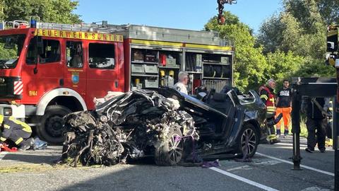 Autowrack nach Unfall auf Bundesstraße bei Sontra