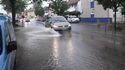 Überflutete Straße im Kreis Bergstraße
