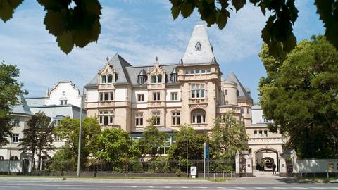 Die Villa Kennedy in Frankfurt-Sachsenhausen in der Außenansicht.