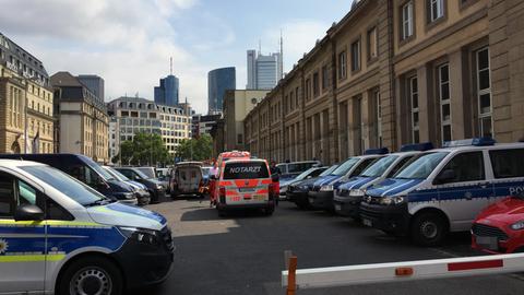 Einsatzkräfte am Frankfurter Hauptbahnhof