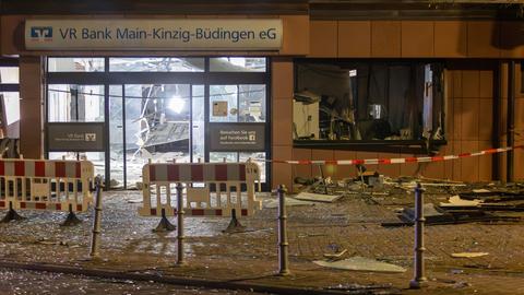 Blick auf zerstörte Bankfiliale in Wächtersbach (Main-Kinzig)