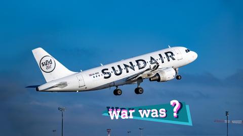 Ein Flugzeug mit der Aufschrift "Sundair" hebt ab. Im Hintergund blauer Himmel.  Auf dem Bild eine kleine, farbige Grafik mit dem Schriftzug "war was?".