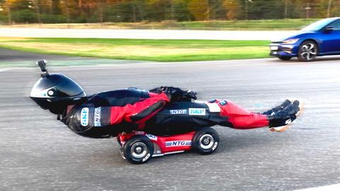 Weltrekordfahrt mit dem E-Bobbycar auf dem Hockenheimring