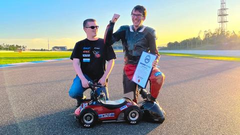 Weltrekordfahrt mit dem E-Bobbycar auf dem Hockenheimring