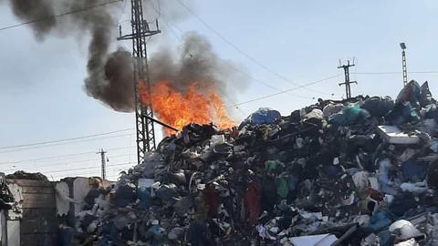 Brennender Müllhaufen in Hanau