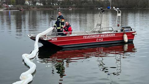 Feuerwehrboot auf dem Wasser