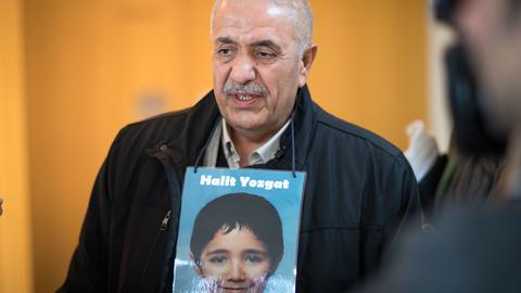 Mit einem Bild seines ermordeten Sohnes Halit erschien Vater Ismail Yozgat zu einer Sitzung des NSU-Ausschusses im Landtag.