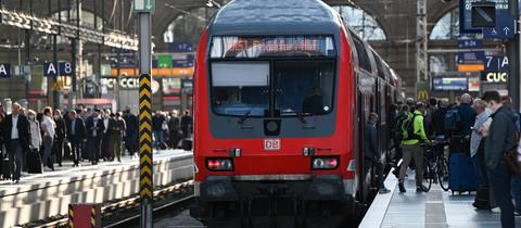Zug im Frankfurter Hauptbahnhof
