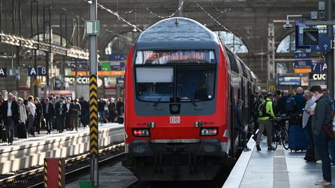 Zug im Frankfurter Hauptbahnhof