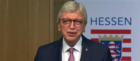 Volker Bouffier während der Pressekonferenz.