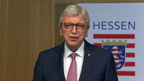 Volker Bouffier während der Pressekonferenz.