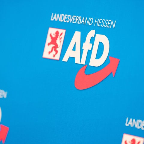 Blaue Fläche mit vielen AfD-Logos (Screenoberfläche oder Wandtapezierung)