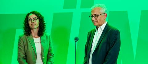 Die hessischen Grünen-Spitzenkandidaten Angela Dorn und Tarek Al-Wazir bei der Wahlparty.