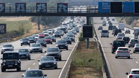 Viel Verkehr auf der A5 bei Frankfurt