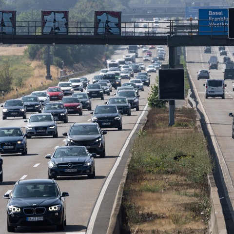 Viel Verkehr auf der A5 bei Frankfurt