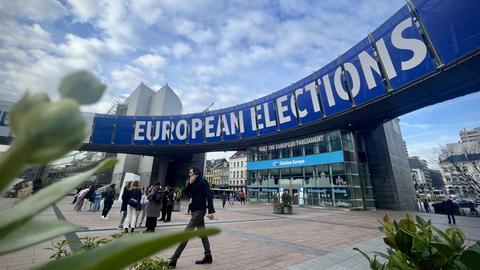 Schrifzug "Europawahl" in Brüssel