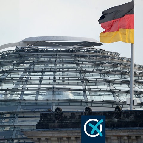 Collage mit Awet Tesfaiesus und daneben der Reichstag in Berlin