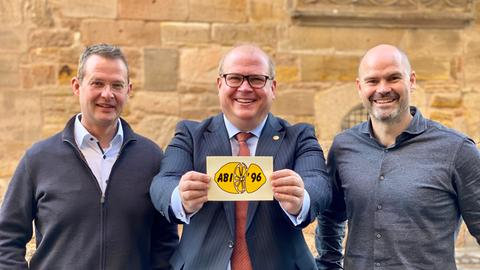 Gingen schon zusammen zur Schule: Die Bürgermeister Timo Georg (Schwalmtal), Stephan Paule (Alsfeld) und der frisch gewählte Hauke Schmehl aus Romdrod (von links). 
