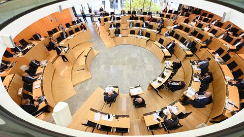 SPD-Fraktionsvorsitzende Nancy Faeser spricht bei der Sondersitzung des Landtags zum Corona-Sondervermögen