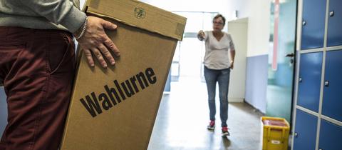 Eine Wahlurne Sujetbild