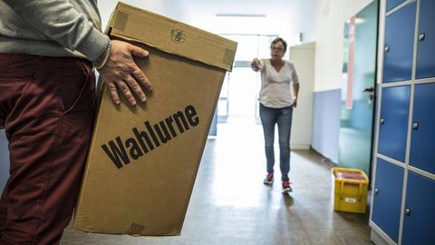 Eine Wahlurne Sujetbild