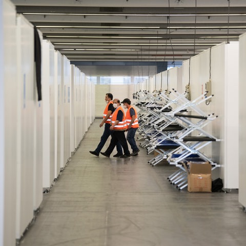 Betten im Erstversorgungszentrum Frankfurt für Flüchtlinge aus der Ukraine