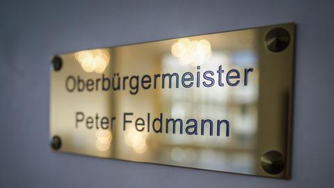 Namensschild von Oberbürgermeister Peter Feldmann