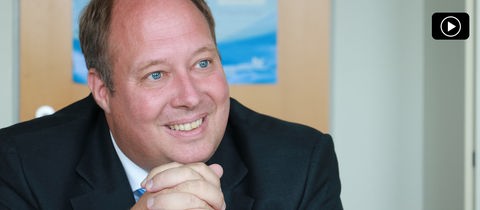 Der CDU-Spitzenkandidat in Hessen, Helge Braun, zu Besuch bei hessenschau.de