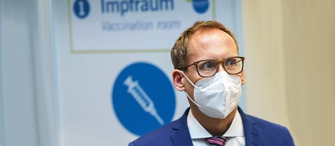 Kai Klose mit FFP2-Maske im Gesicht